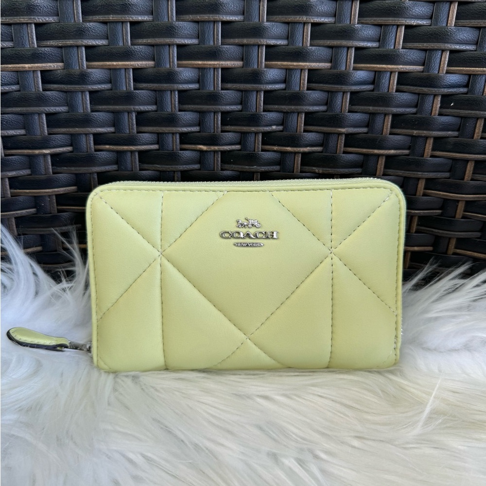 Medium Id Zip Wallet With Puffy Diamond Quilting